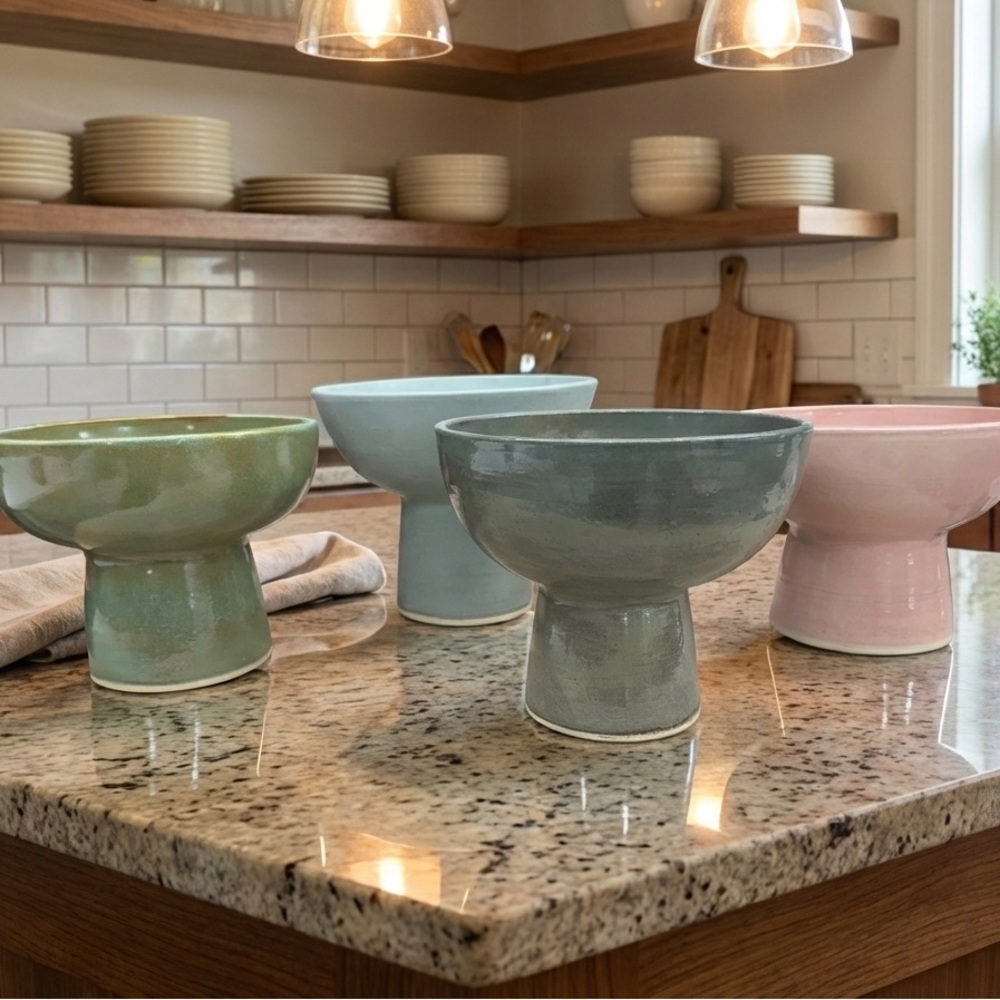Ceramic Pedestal Bowls in Pastel Colors